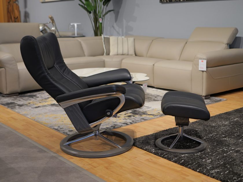 Stressless Wing Medium Signature Base Paloma Black Grey Stain